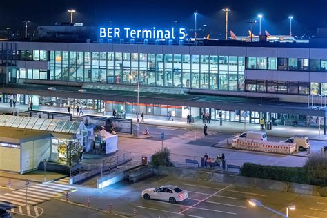 when did berlin brandenburg airport open